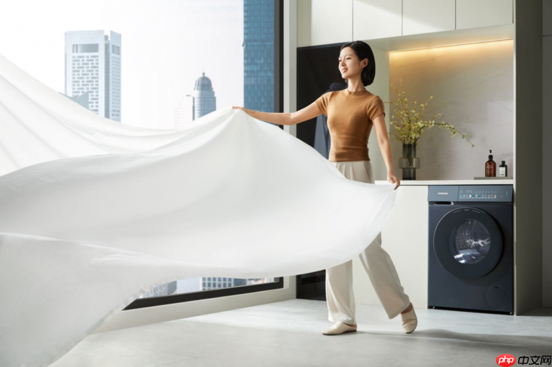 智享高效洗护,西门子家电发布小幸熨洗干一体机,重塑都市精致生活
