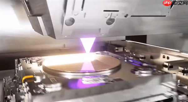 台积电“银色高速公路”首度公开!EUV光刻机生产芯片全程曝光