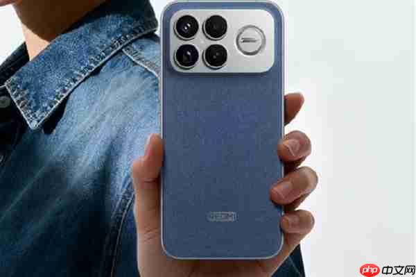 产品经理亲自当模特 REDMI K90 Pro Max丹宁色实拍 网友:又美又飒