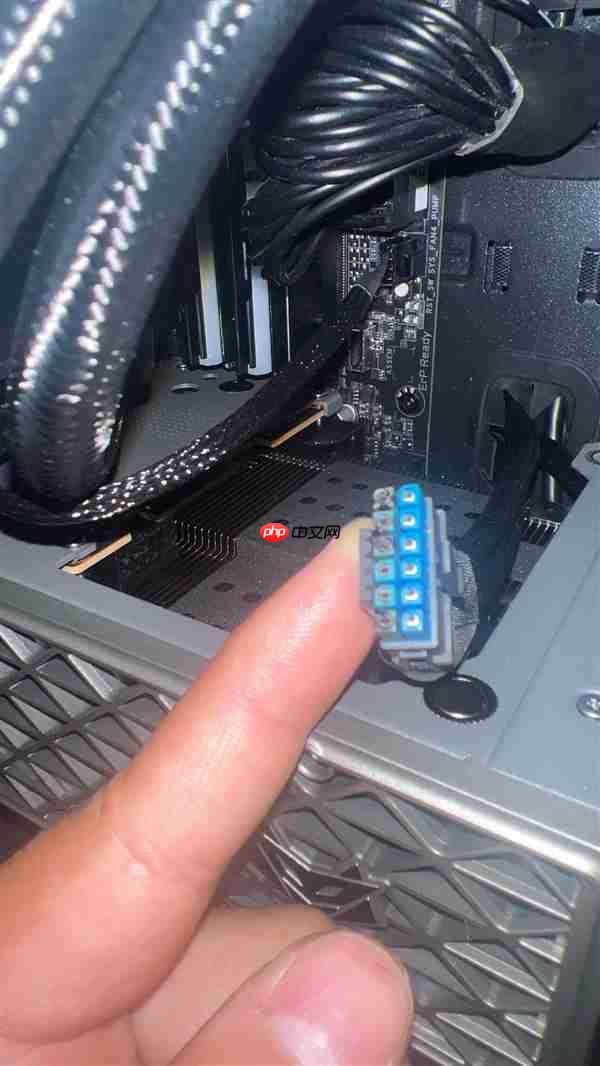 AMD RX 9070 XT显卡难得用12V-2x6供电接口:结果连烧两块!