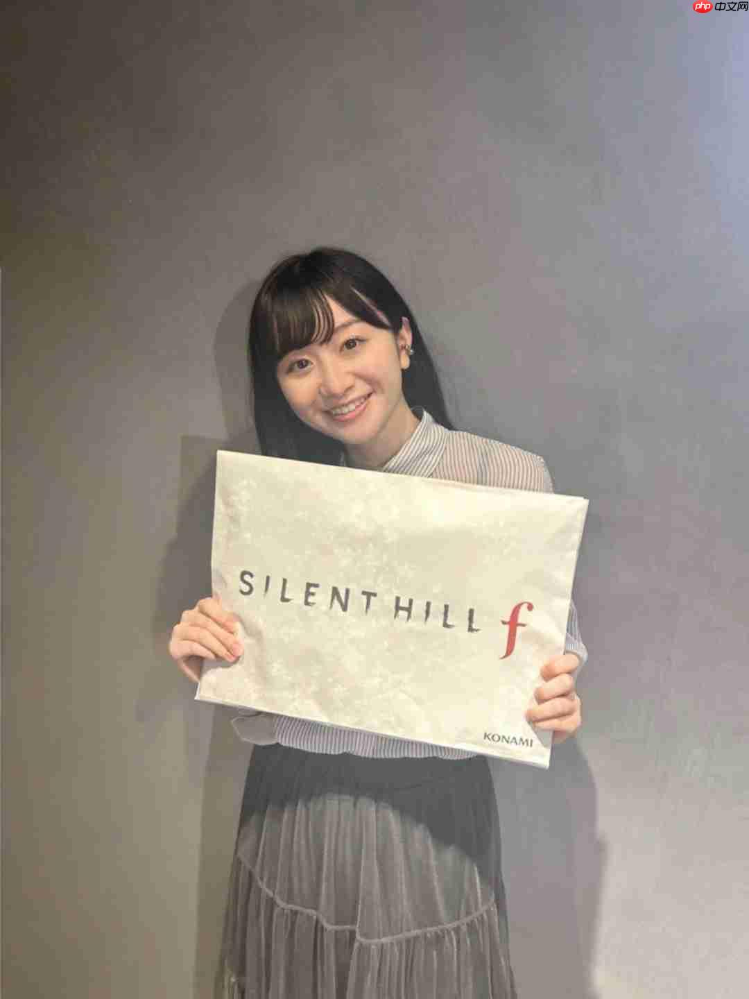 《寂静岭f》美女脸模晒与PS5光盘合照 很漂亮