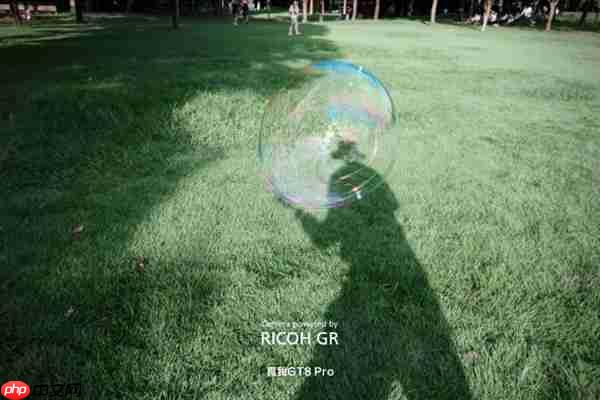 首次联名相机品牌 真我GT8 Pro实拍样张首秀 理光GR味儿拉满