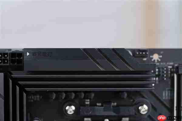 高性价比游戏利器！七彩虹战斧B850M超级黑刃主板图赏