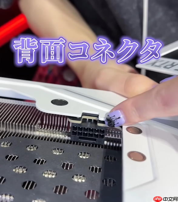 独特设计有大用途!微星RTX 5070 Ti新设计:16Pin接口位置很妙