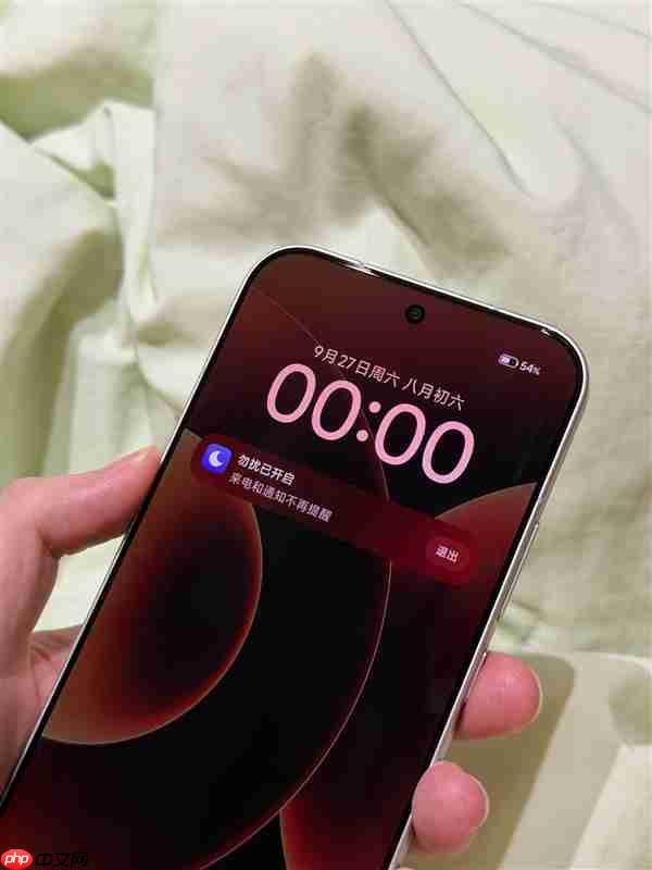 博主实测小米17 Pro Max用iPhone 17 Pro Max贴膜：完美贴合 指纹秒解