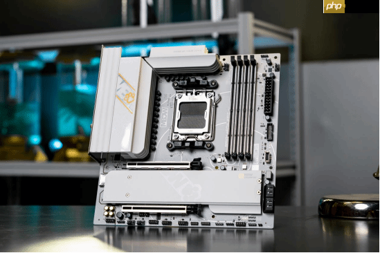 七彩虹高颜值WIFI7新品主板发布，战斧超级黑刃与MEOW B850开启预约