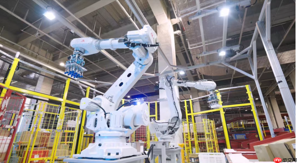 京东物流推出 “超脑大模型 2.0” 和 “异狼具身智能机械臂系统”