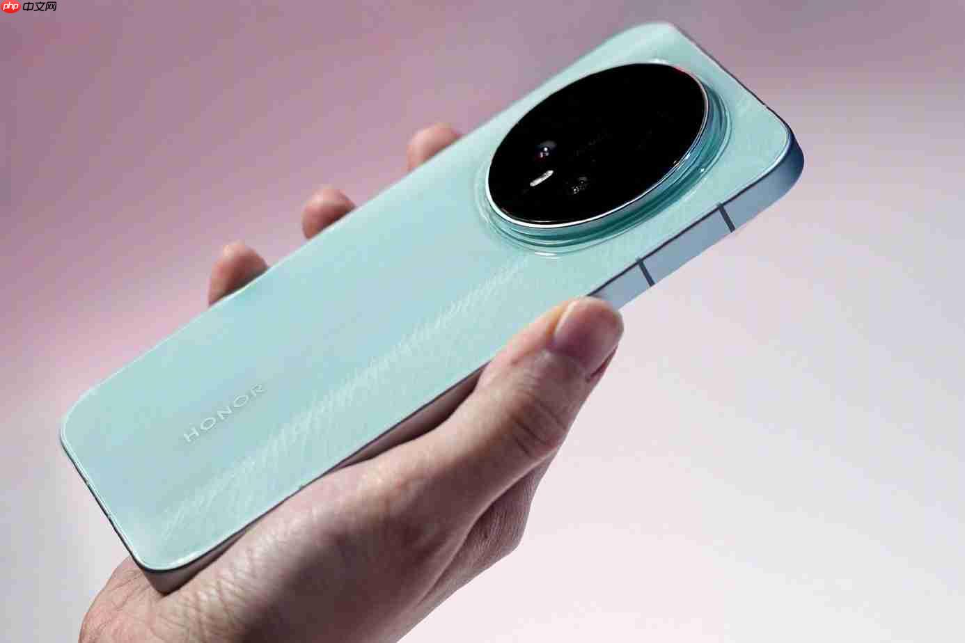 首批骁龙8至尊版旗舰荣耀Magic8系列真机亮相!携“天青釉”设计10月登场