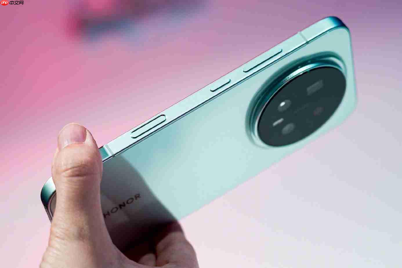 首批骁龙8至尊版旗舰荣耀Magic8系列真机亮相!携“天青釉”设计10月登场