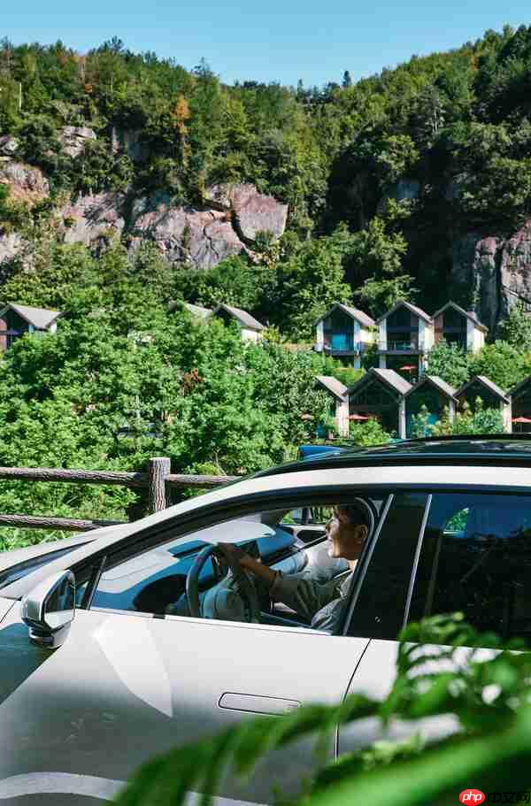 安岚与极氪跨界联名 共赴一场「向野而行」的奢华浪漫