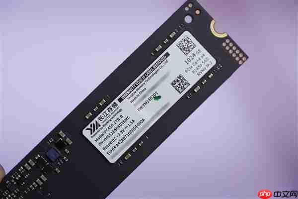 升级长江存储PC450固态硬盘 机械革命耀世16 Ultra图赏