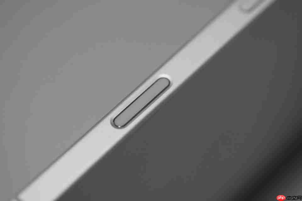 iPhone 17全网最强评测：性能与散热均惊艳，这点不如Pro