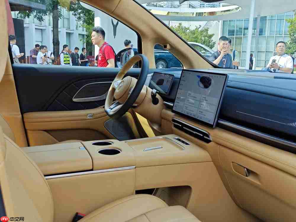 太嚣张！岚图直呼“找不到对手”，新款梦想家真能掀桌子吗？