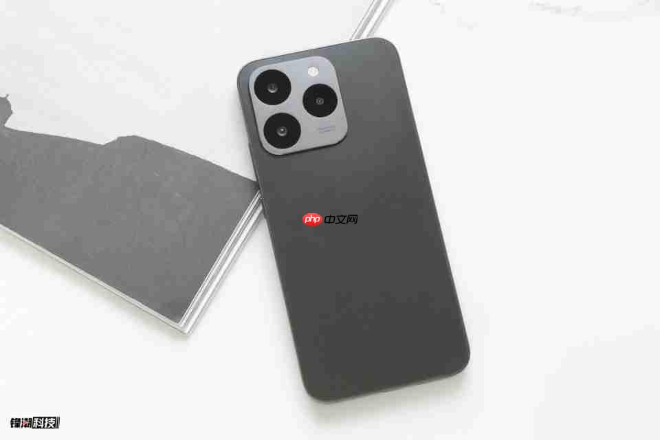 真我15T图赏：称手小直屏，轻薄耐用