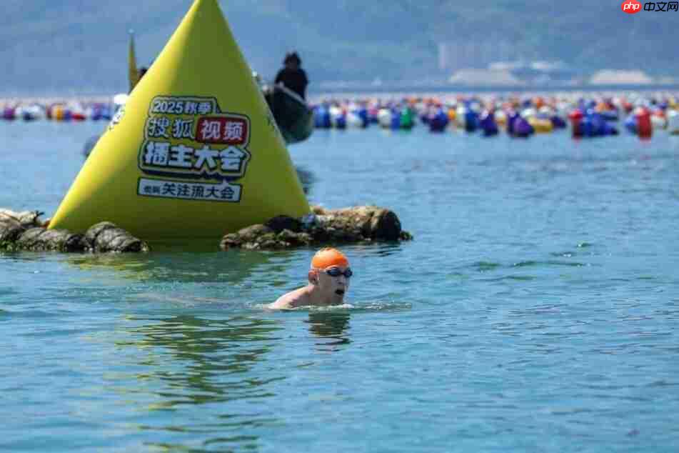 张朝阳挑战横渡南澳岛-饶平海湾 全程8.69公里历时5小时18分