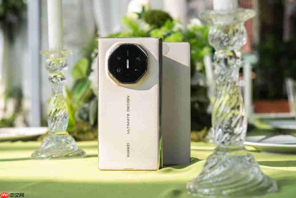 华为Mate XTs体验：降价2000元反而更强了，三折叠实用的开端？