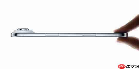 纤薄机身让行业惊叹!苹果CEO谈iPhone Air设计理念:看到它 折叠屏还远吗