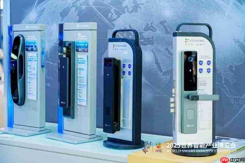 萤石网络闪耀2025智博会，以“+AI”战略勾勒智慧生活新图景