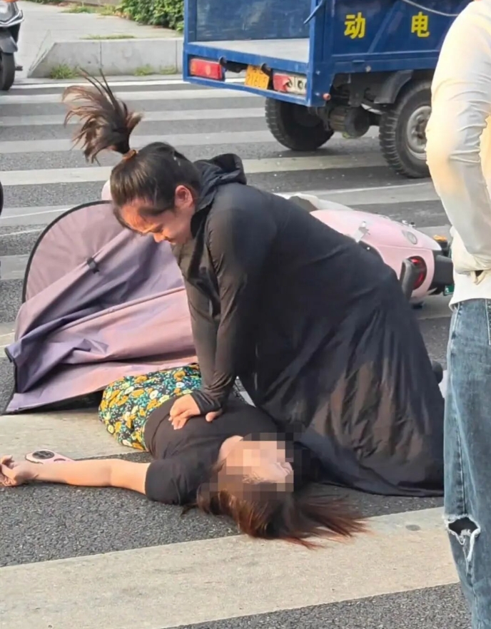 湖南跪地救人女子辟谣自己是孕妇是怎么回事?详情介绍 - php中文网