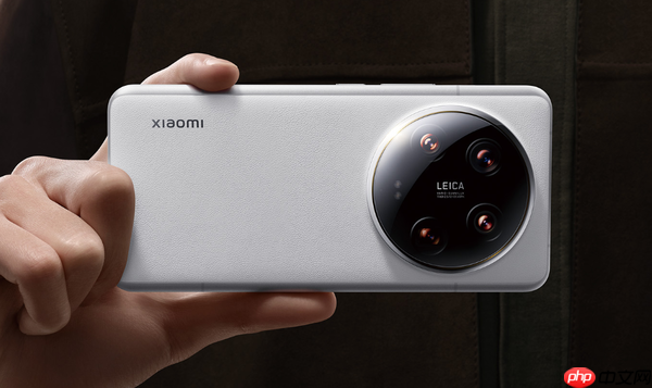 小米14 Ultra推送澎湃OS 2.0新版本 优化车载充电发热