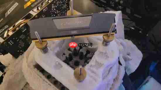 DDR5内存超频新世界纪录诞生:海盗船内存飙至12886MT/s