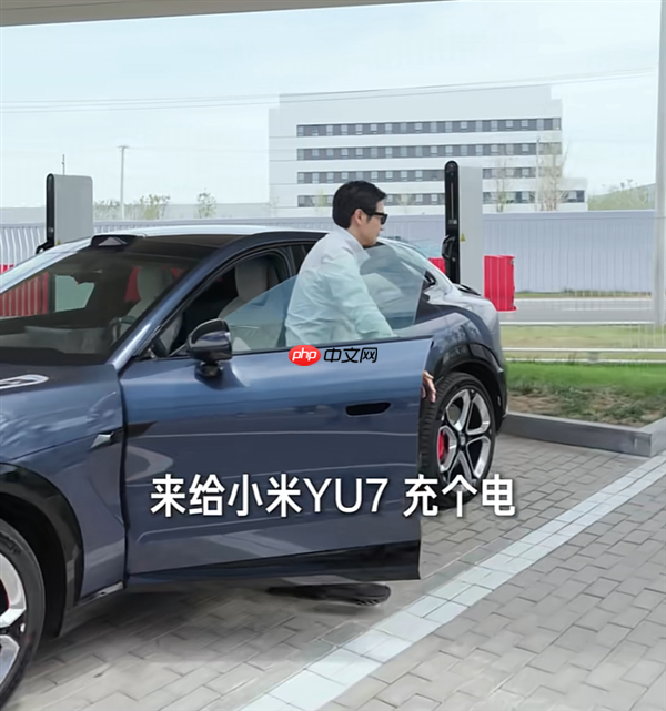 雷军一镜到底实测小米YU7充电速度:买杯咖啡的功夫就充完