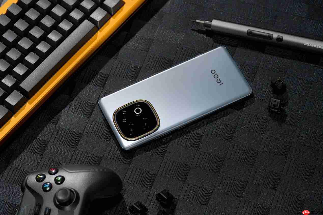 iQOO Z10 Turbo+发布!性能续航双王炸,超分超帧畅玩!