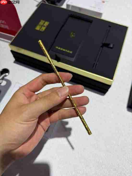 红魔10S Pro斗战胜佛版真机亮相ChinaJoy:自带24K金箍棒!