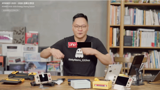 AYANEO展示多款新形态设备：首款双屏翻盖安卓掌机