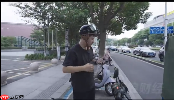 名下公司存款上亿!张雪峰自曝没有车也不会开车 都是骑电动车上下班