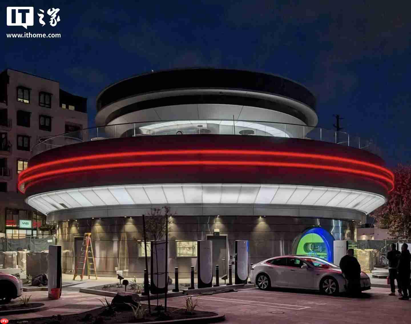 特斯拉超级充电站餐厅开业，马斯克透露将在全球主要城市推广