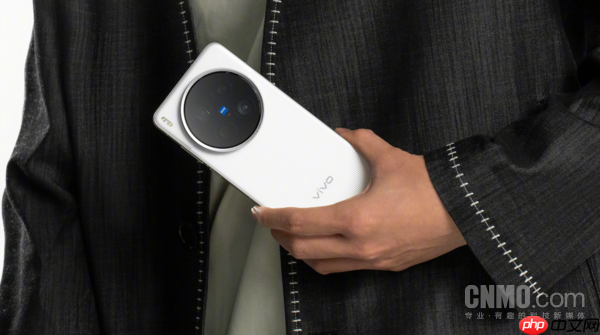 vivo X300系列影像配置曝光:200MP主摄+双50MP镜头