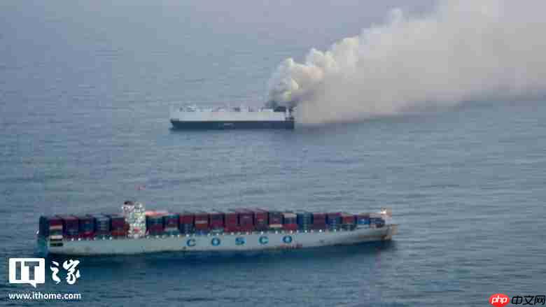 载 3000 辆新车的货轮在北太平洋起火后沉没，含 750 辆新能源汽车