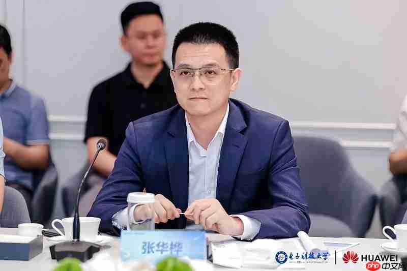 电子科技大学鲲鹏昇腾科教创新孵化中心揭牌,打造中国算力生态“成电范式”