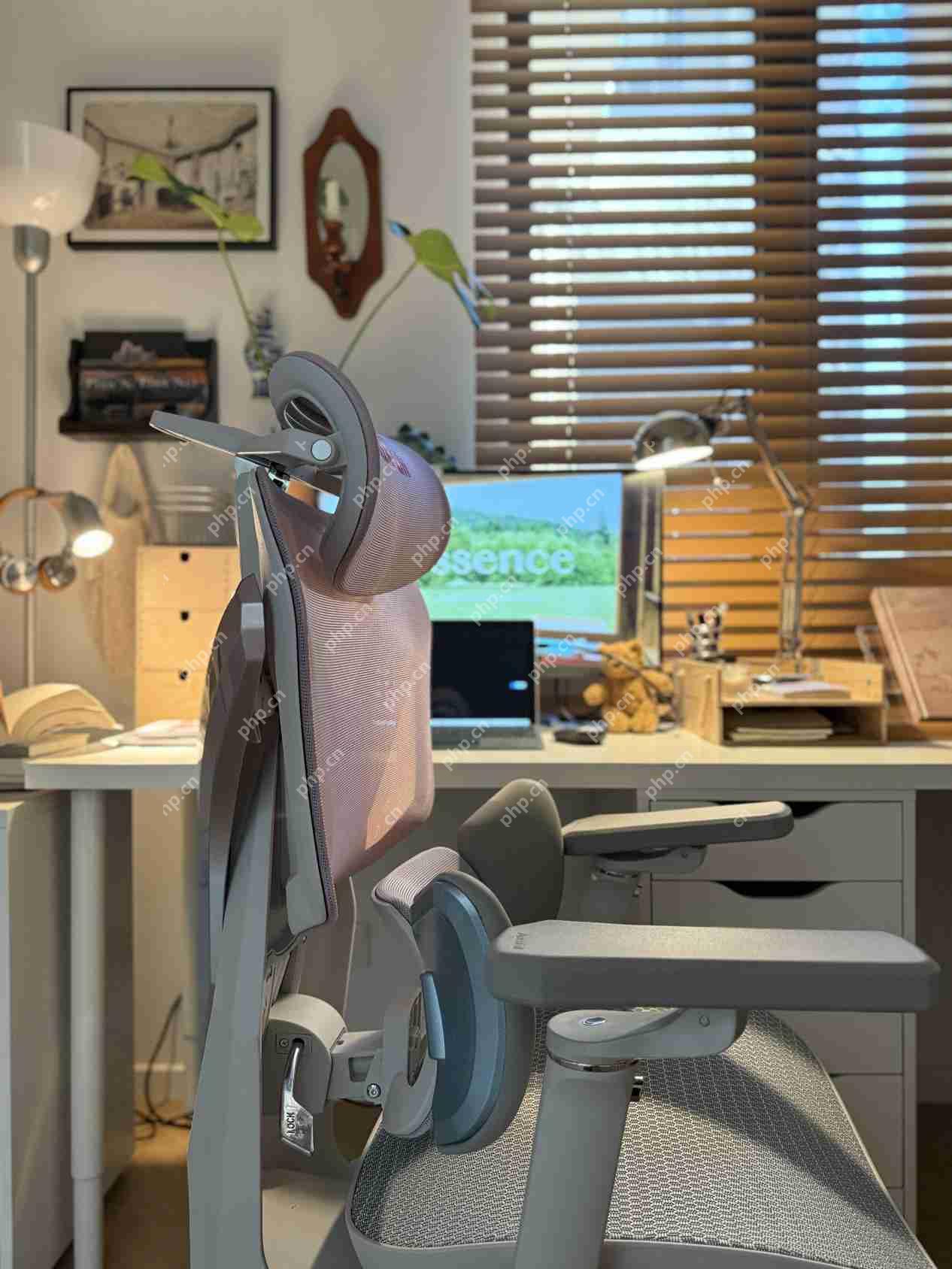 一把能打游戏、能上班,还能哄对象的傲风电竞椅有多香?