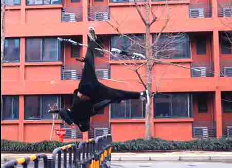 大神用科技实现“万剑归宗”名场面 网友:太酷啦!