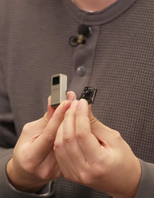 小米15 Ultra长焦镜头体积碾压iPhone 16 Pro Max:业界最强 没有之一