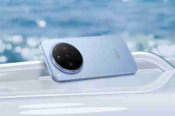 OPPO Find X8 Ultra直屏方向对了:曝友商超大杯开始评估直屏