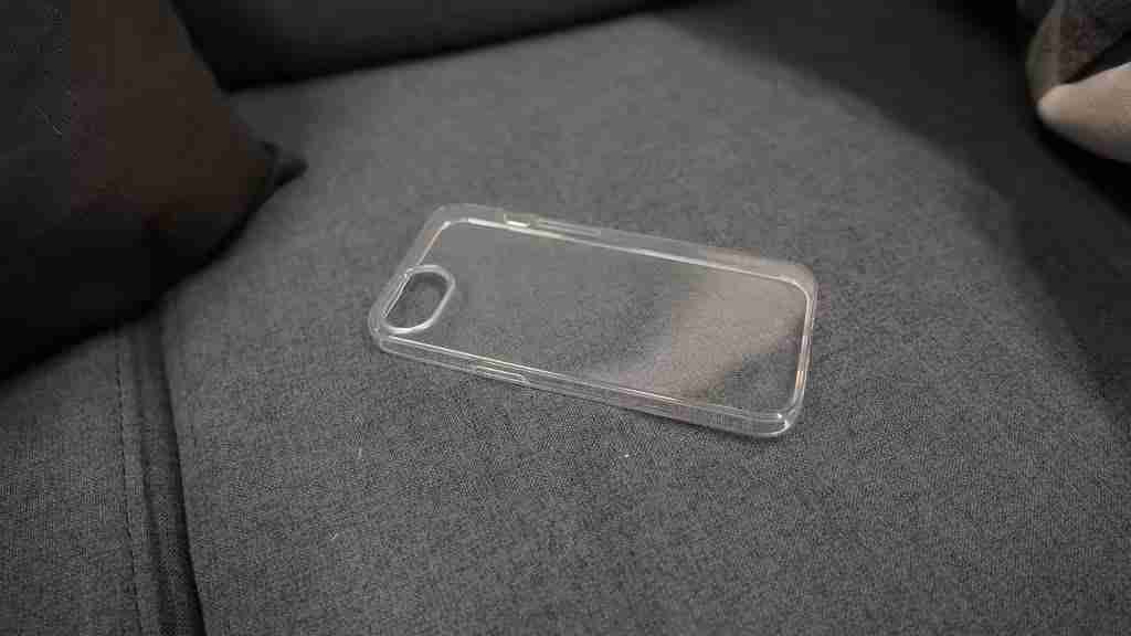 苹果iPhone SE 4手机壳曝光:单摄方案,尺寸差异恐不兼容iPhone 14手机壳