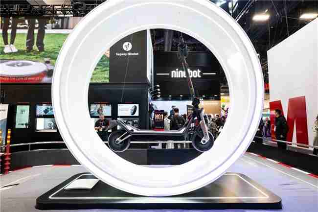 张朝阳探展CES2025,见证九号公司产品力和中国智造全球化格局