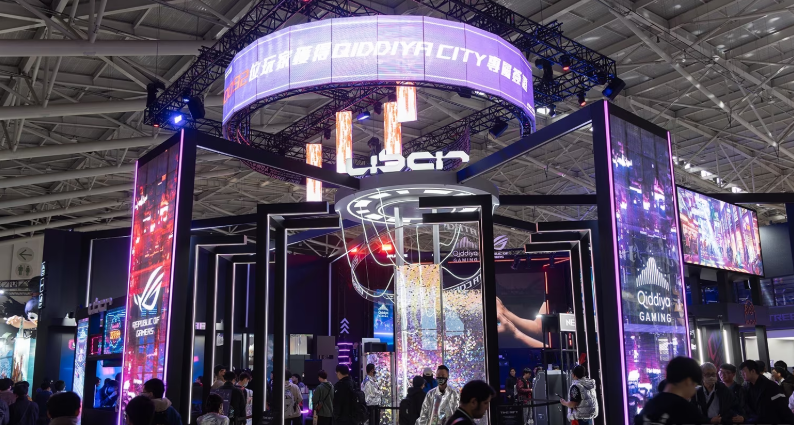 惊叹迪拜钞能力!华硕推中东特供金色版RTX 5090显卡