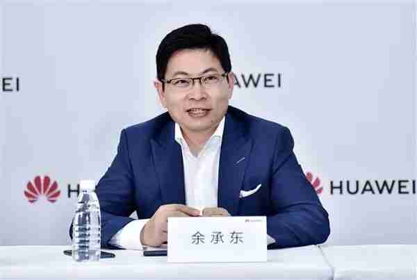 华为重磅新品曝光!比三折叠手机还更科幻...