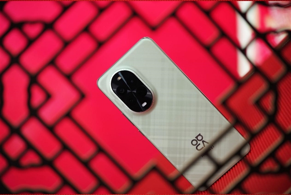 格纹变奏设计个性十足!华为nova 13 Pro图赏