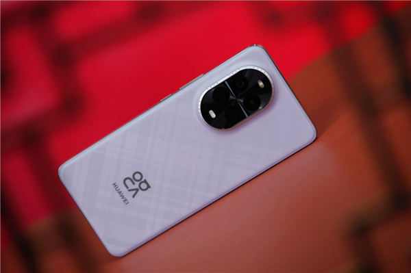 格纹变奏设计个性十足!华为nova 13 Pro图赏