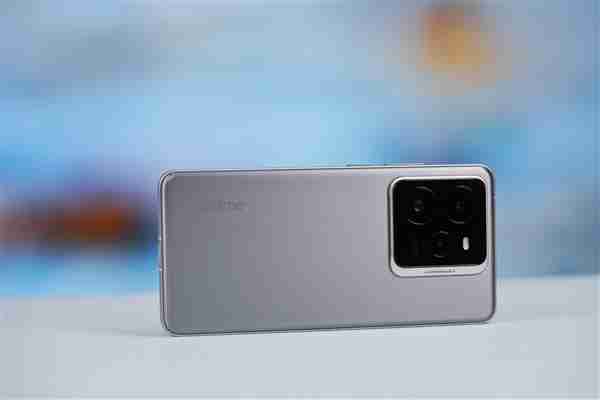 新一代续航灭霸!真我GT7入网:6500mAh超大电池+骁龙8至尊版平台