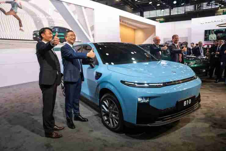 首季盈利,零跑撕下「平替」标签加速奔跑