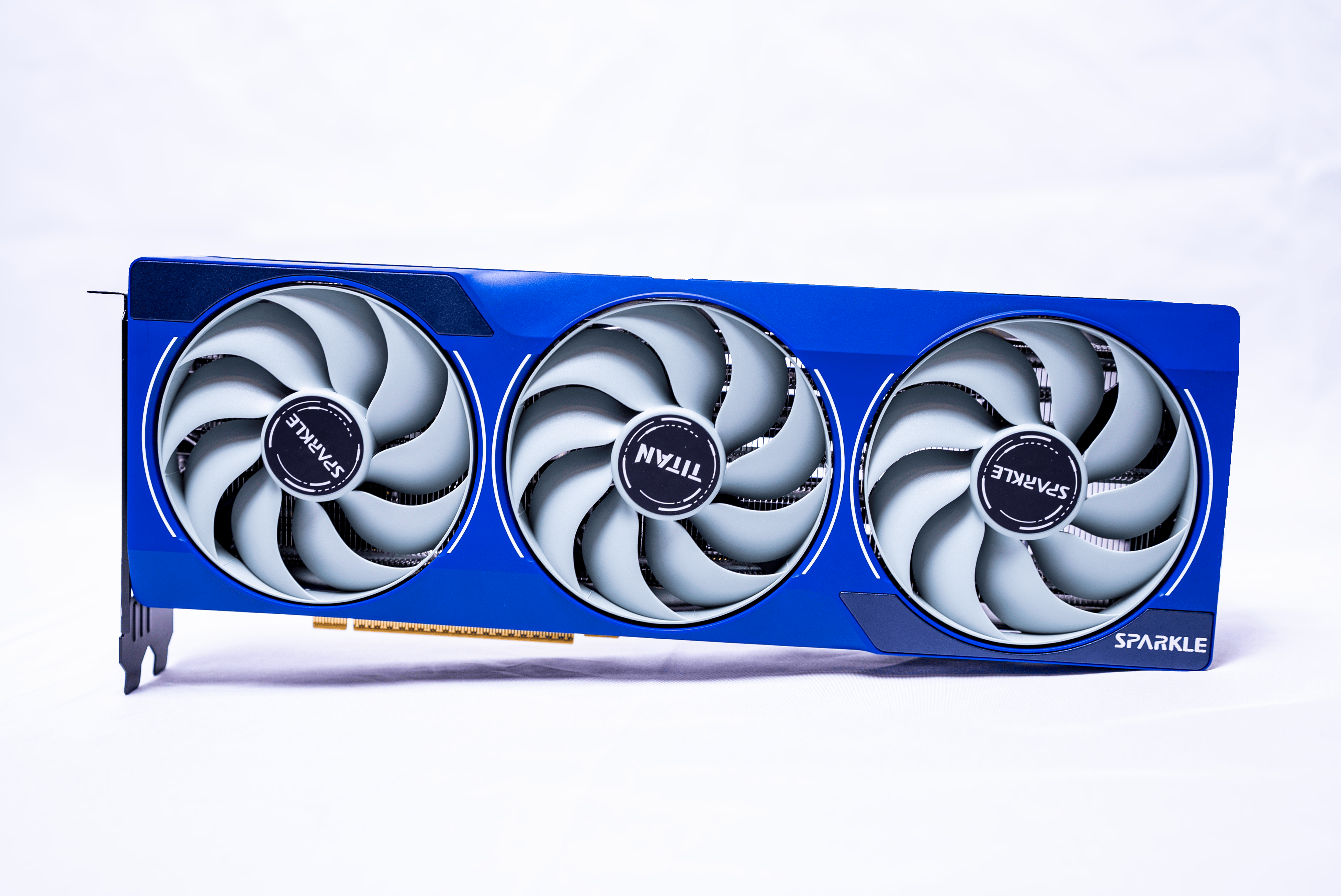 Battlemage 勇战未来!撼与B580 TITAN OC显卡评测