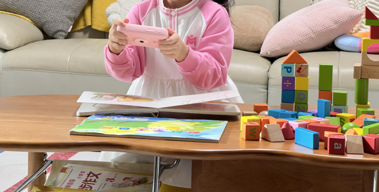 孩子探索世界的第一个AI大模型工具!噜咔博士AI拍学机正式发布