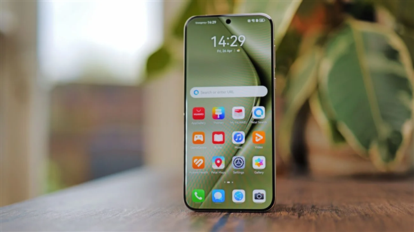 华为Pura 80 Ultra蓄势待发 博主:影像之王几乎没跑