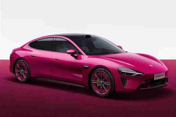 小米SU7璀璨洋红亮相:与小米15定制版胭脂红绝配